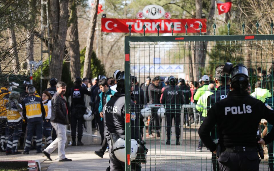 Η Τουρκία βάζει και πάλι στο τραπέζι το “όπλο” του μεταναστευτικού