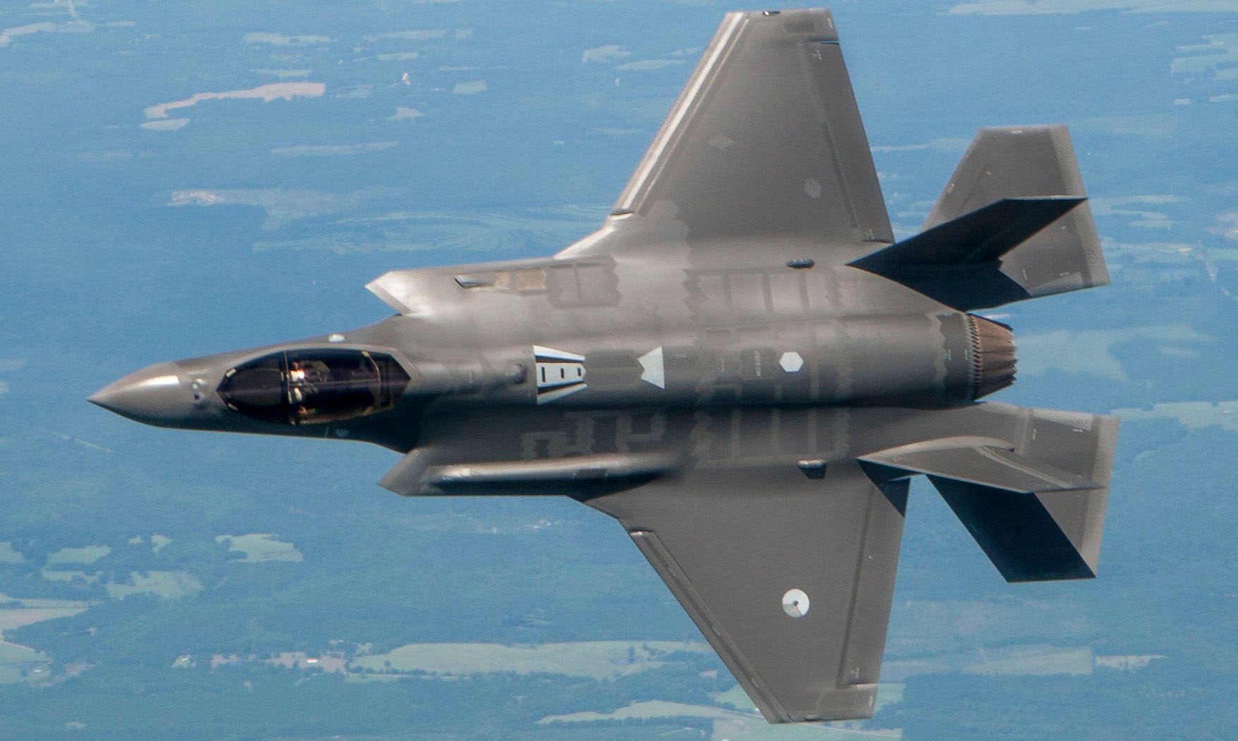 F-35: Αντίστροφη μέτρηση για τo Letter of Offer and Acceptance της Ουάσιγκτον – Τη «φωλιά» των Stealth μαχητικών αποφασίζει η Πολεμική Αεροπορία