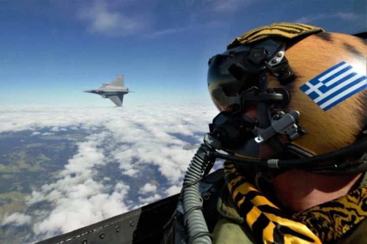 Χριστόδουλος Γιακουμής, πιλότος F-16 «ΖΕΥΣ»: Για να γίνεις πιλότος μαχητικού στην Πολεμική Αεροπορία, το μόνο που χρειάζεται είναι θέληση… ο ουρανός είναι το όριο!
