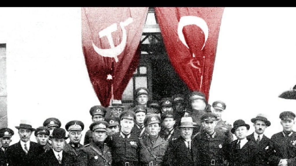 Ρωσική πρεσβεία στη Τουρκία: ”Τιμούμε τον μεγάλο ηγέτη Κεμάλ!-Η Σοβιετική Ρωσία στάθηκε στο πλευρό της Τουρκίας”