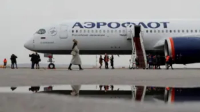 Politico: Η Ρωσία προσπαθεί να σώσει την αεροπορία καθώς οι κυρώσεις «δαγκώνουν»