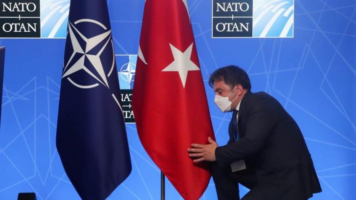 Εκβιάζει το ΝΑΤΟ για να εξασφαλίσει ανταλλάγματα