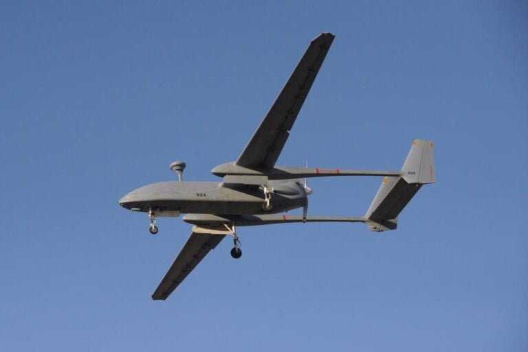 Ελληνικό UAV Heron παρακολουθεί το τουρκικό σκάφος Tubitak Marmara-Άγκυρα