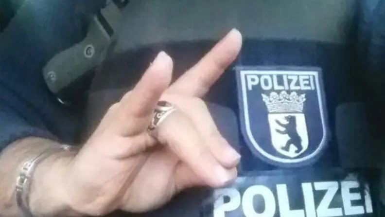 Μέγα σκάνδαλο: Γκρίζοι Λύκοι προσλήφθηκαν στην γερμανική αστυνομία και προκαλούν τους Κούρδους