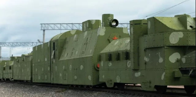 Το ρωσικό υπουργείο Άμυνας έδειξε πλάνα από το θωρακισμένο τρένο «Βόλγα» στην Ουκρανία