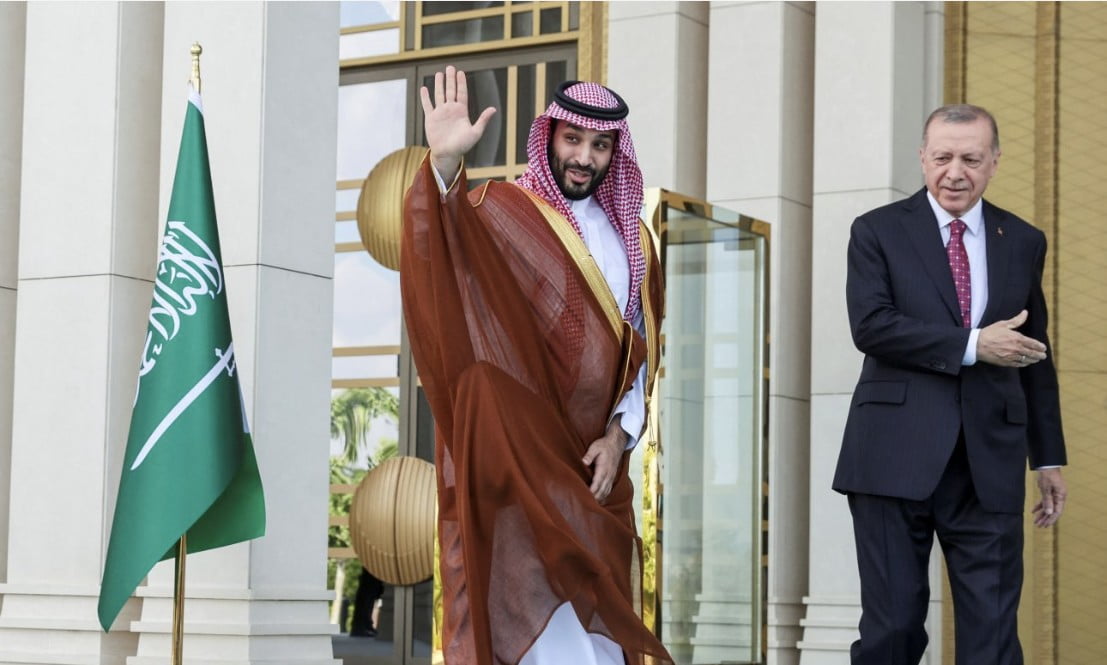 Η επιστροφή του διαδόχου της Σαουδικής Αραβίας στη διεθνή σκηνή μέσω Τουρκίας