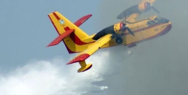 Αλβανία: Ελληνικά πυροσβεστικά αεροπλάνα σβήνουν την πυρκαγιά στο βουνό Τσίκα