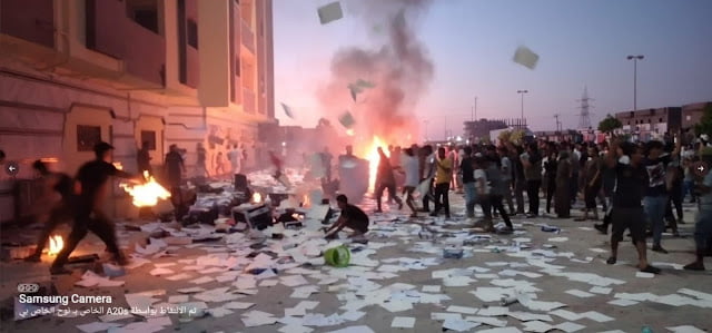 Λιβύη: Διαδηλωτές έβαλαν φωτιά στα κεντρικά γραφεία του Κοινοβουλίου στο Τομπρούκ – Ξένες δυνάμεις εμποδίζουν τον Μπασάγκα να κυβερνήσει από την Τρίπολη