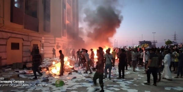 Λιβύη: Διαδηλωτές εισέβαλαν στο κοινοβούλιο στο Τομπρούκ