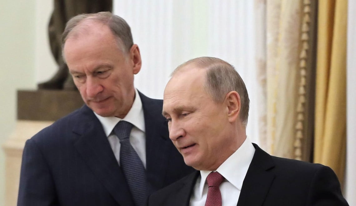 Τι συμβαίνει με το «γεράκι του Κρεμλίνου»: Τα ρωσικά ΜΜΕ επιβεβαιώνουν την απόπειρα δολοφονίας συνεργάτη του Πούτιν