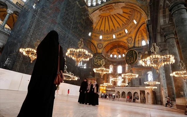 Τούρκος ιστορικός: «Καταστρέφεται η Αγία Σοφία»