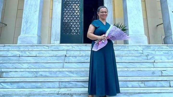 Χίλια συγχαρητήρια σε αυτήν την Ελληνίδα! Μητέρα εννιά παιδιών παίρνει το πτυχίο της με άριστα από το ΑΠΘ