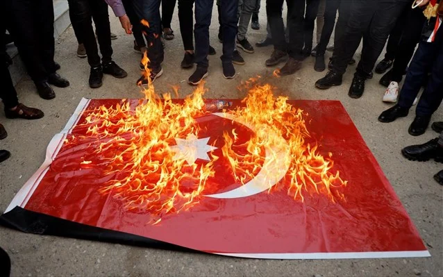 Ιρακ: Πένθος και οργή για τα θύματα του βομβαρδισμού – «Καζάνι που βράζει» οι σχέσεις με την Τουρκία