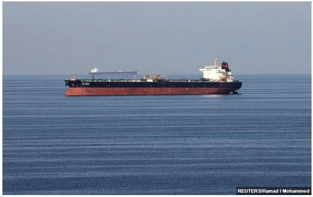 Στον Πειραιά το ρωσικό τάνκερ «Lana» – Θα του επιστραφεί ποσότητα πετρελαίου