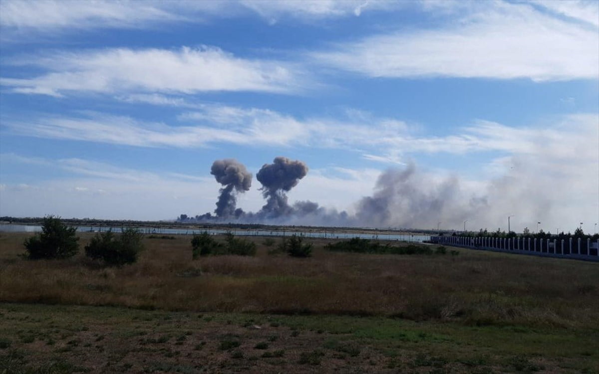 Κριμαία: Σε κατάσταση έκτακτης ανάγκης η περιοχή γύρω από την αεροπορική βάση μετά τις εκρήξεις