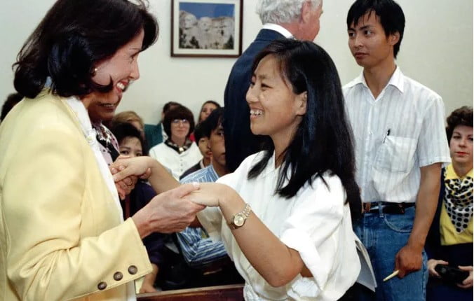 Όταν πήγε η Πελόζι στην πλατεία Τιενανμέν το 1991 – Πάνω από 30 χρονια η «κόντρα» με το Πεκίνο