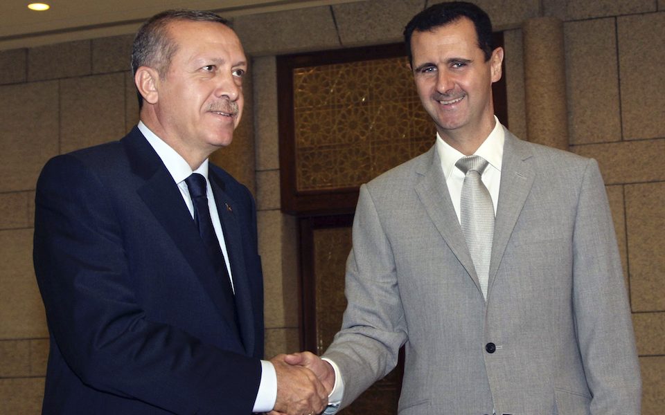 Τουρκία – Συρία: Επαφές στο παρασκήνιο για αποκατάσταση δεσμών με ρωσική ενθάρρυνση