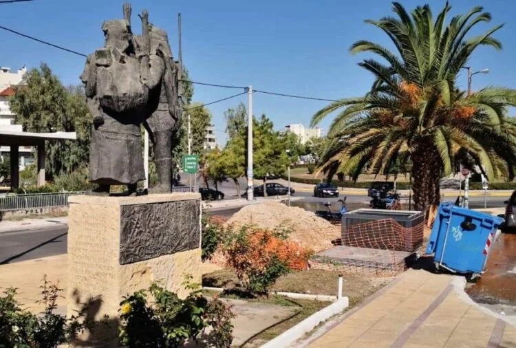 Βεβηλώνουν το μνημείο για τη Γενοκτονία των Ελλήνων του Πόντου στο δήμο Ηλιούπολης – Τοποθέτησαν υπόγειο κάδο απορριμμάτων σε απόσταση αναπνοής