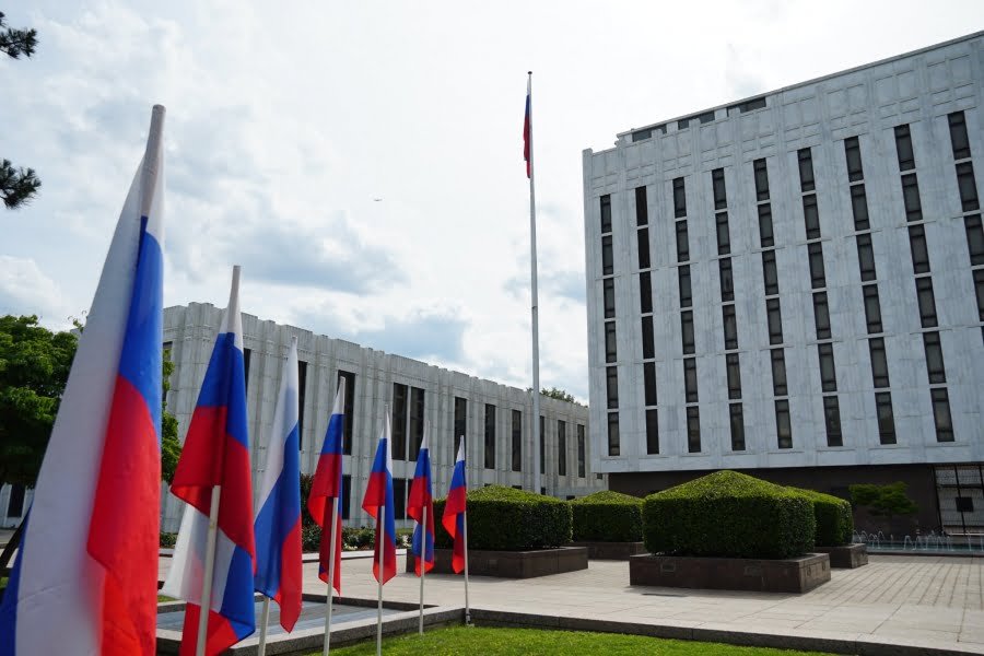 Ρωσική πρεσβεία ΗΠΑ: Να μην αμφιβάλουν οι Αμερικάνοι, η Ρωσία θα υπερασπιστεί τα εδάφη της με κάθε μέσο