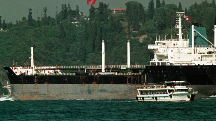 Τουρκία: Έκλεισαν τα στενά του Βοσπόρου λόγω προσάραξης φορτηγού πλοίου – Μετέφερε ουκρανικό καλαμπόκι
