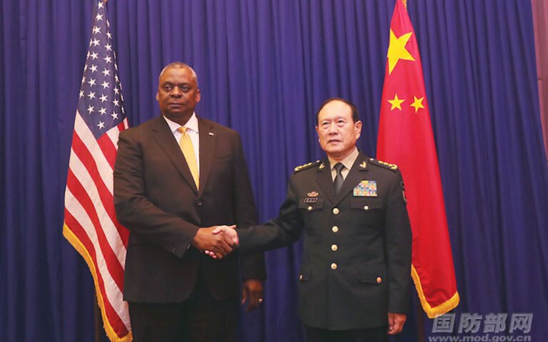 ΗΠΑ – Κίνα: Συμφώνησαν ότι διαφωνούν οι υπουργοί Άμυνας κατά τη συνάντησή τους στην Καμπότζη