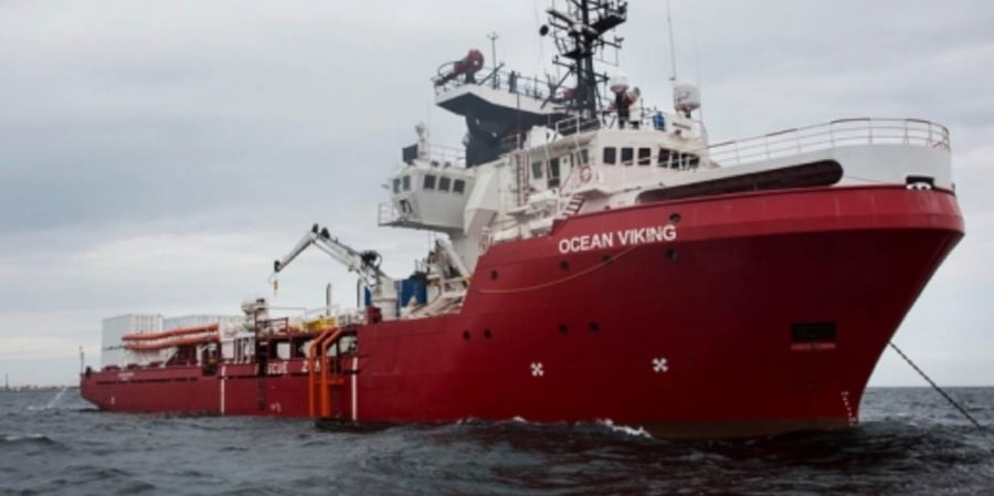 Προς τη Γαλλία κατεύθυνεται το πλοίο Ocean Viking με πρόσφυγες και μετανάστες