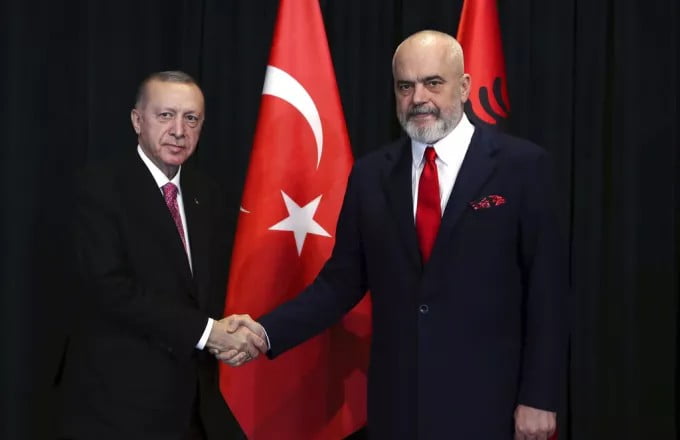 Ο έρωτας, ο βήχας και οι μπίζνες δεν κρύβονται! Η Αλβανία αγοράζει τουρκικά drones – Ράμα: Περήφανοι που είμαστε στρατηγικοί εταίροι με τον Ερντογάν