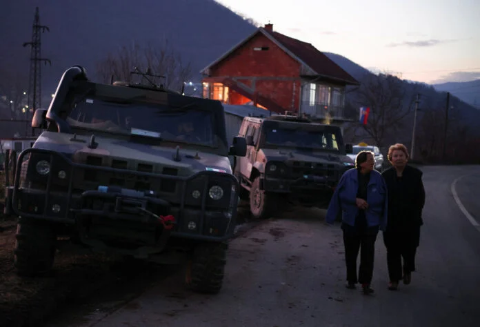 Προς εκτόνωση η κατάσταση στο Κόσσυφοπέδιο – Αποσύρονται τα οδοφράγματα