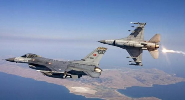 Πρωτοχρονιά με παραβιάσεις: Οπλισμένα Τουρκικά F-16 πέταξαν πάνω από το Αιγαίο