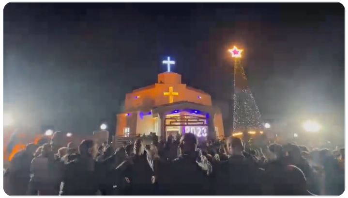 Πανηγυρικά γιόρτασαν οι χριστιανοί τα Χριστούγεννα στη ΒΑ Συρία – Αυτό ενοχλεί τους γενοκτόνους της Τουρκίας