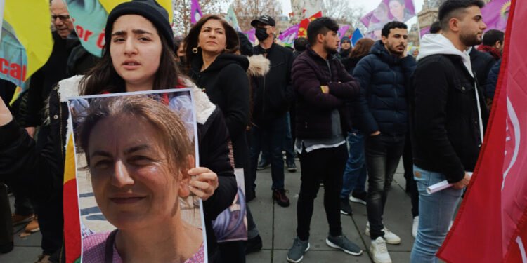 Το Ευρωπαϊκό Κογκρέσο των Κούρδων θα συνεχίσει τις διαδηλώσεις έως ότου η Γαλλία διαλευκάνει την επίθεση στο Παρίσι