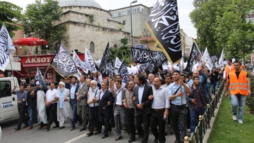 Χιλιάδες ισλαμιστές στην Τουρκία απαιτούν ανοικτά την παλινόρθωση του Χαλιφάτου