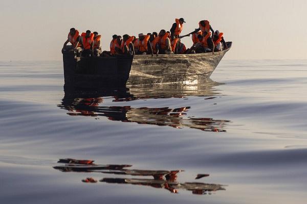 Προσφυγικό-μετανάστευση: Με σαμπάνιες γιορτάζουν οι ΜΚΟ τις χρυσοφόρες «επιχειρήσεις διάσωσης»!