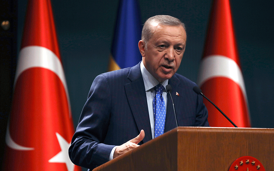 Stern για Ερντογάν: «Είναι εμπρηστής, προκαλεί συγκρούσεις για να μείνει στην εξουσία»