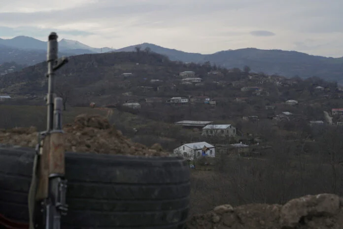 Armenia: Pyrkagia se stratona- Toulachiston 15 nekroi