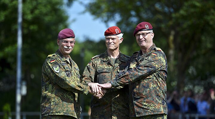 Η Γερμανία απορροφά τον στρατό της Ολλανδίας