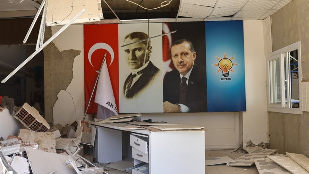 Η αντιπολίτευση διστάζει, οι Τούρκοι φοβούνται και ο Ερντογάν μετατρέπει την Τουρκία σε ισλαμιστική δικτατορία