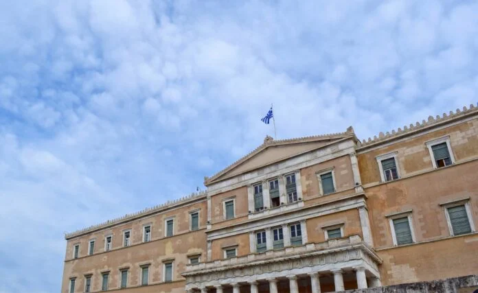 Economist: Πιο κοντά στις «πλήρεις δημοκρατίες» η Ελλάδα – Τι έγινε στον υπόλοιπο κόσμο