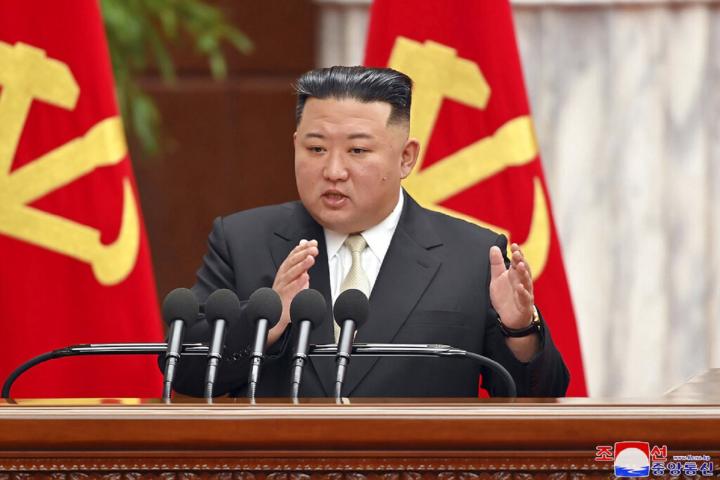 Κιμ Γιονγκ Ουν: Ενισχύει τα στρατιωτικά γυμνάσια ενόψει ενός «πραγματικού πολέμου»