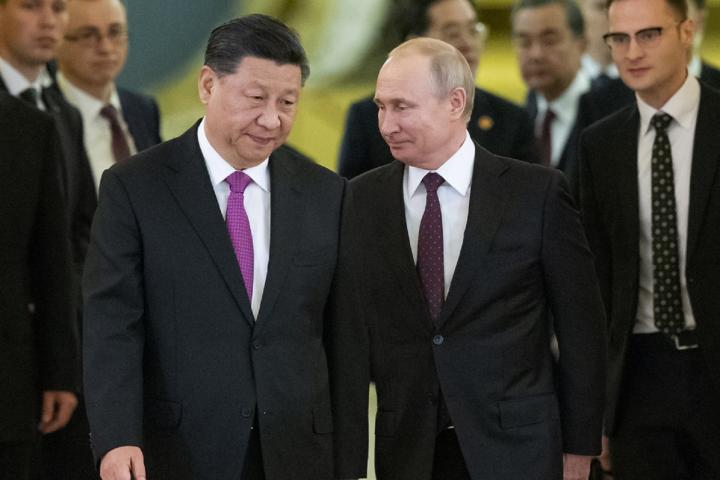 Η “ειρήνη” στο επίκεντρο της τριήμερης επίσκεψης Σι Τζίνπινγκ στη Μόσχα