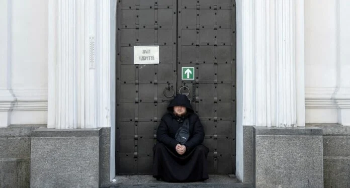 Ουκρανία: «Μάχες» στην Λαύρα των Σπηλαίων – Δεν εγκαταλείπουν οι μοναχοί