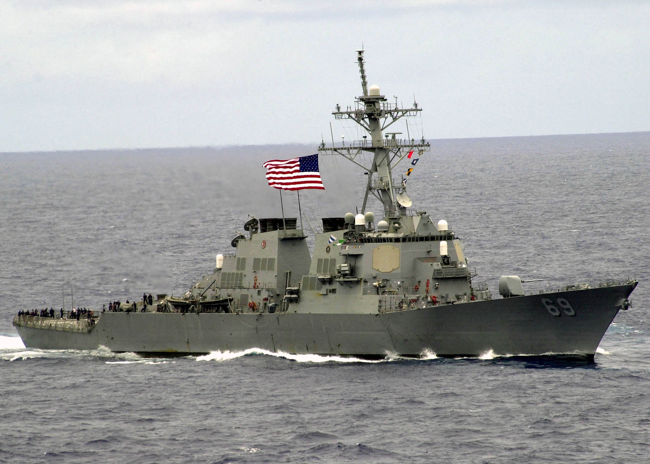 Ουάσιγκτον και Πεκίνο αλληλοκατηγορούνται για το αντιτορπιλικό των ΗΠΑ στη Νότια Σινική Θάλασσα