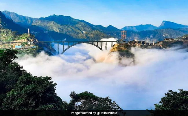 Η υψηλότερη σιδηροδρομική γέφυρα του κόσμου στο Τζαμού και Κασμίρ θα τεθεί σύντομα σε λειτουργία