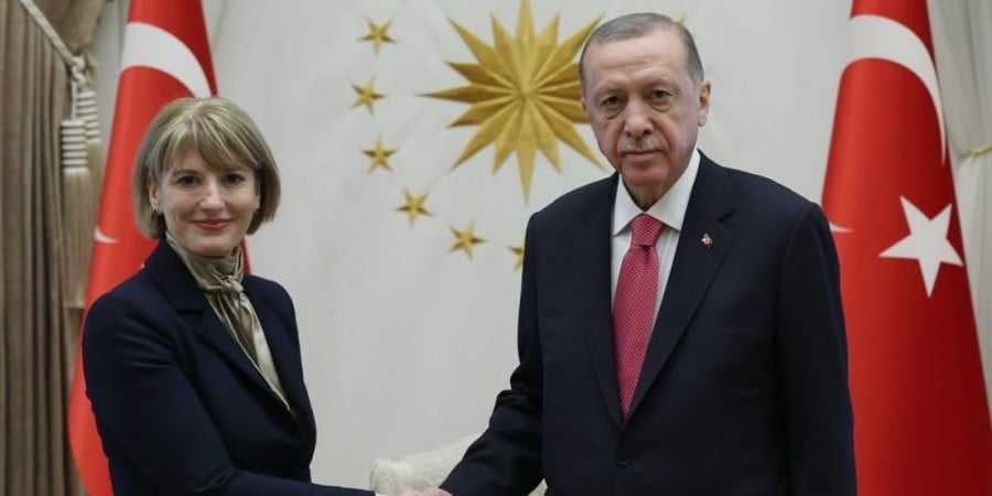 Βρετανίδα που υπηρέτησε στην Κύπρο έγινε η νέα πρέσβειρα του Η.Β στην Τουρκία