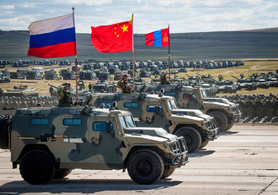 ΗΠΑ: Η Κίνα δεν έχει αποκλείσει την προμήθεια της Ρωσίας με όπλα