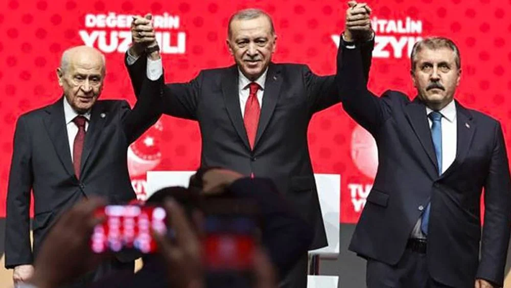 Ο Ερντογάν πανικόβλητος προσπαθεί να βρει νέους συμμάχους για τις εκλογές