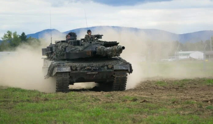 Ισπανία: Μετά τις 10 Απριλίου η παράδοση έξι αρμάτων Leopard στην Ουκρανία