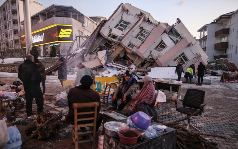 Τουρκία: Μετά τους σεισμούς έρχεται η οικονομική κατάρρευση