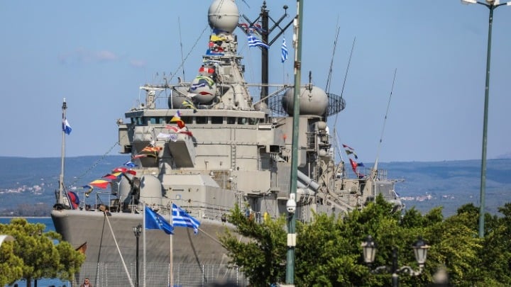 Στο λιμάνι του Πειραιά οι φρεγάτες ΘΕΜΙΣΤΟΚΛΗΣ και ΚΑΡΑΘΑΝΑΣΗΣ! Επισκεπτήρια για το κοινό, με την ευκαιρία του εορτασμού της 25ης Μαρτίου