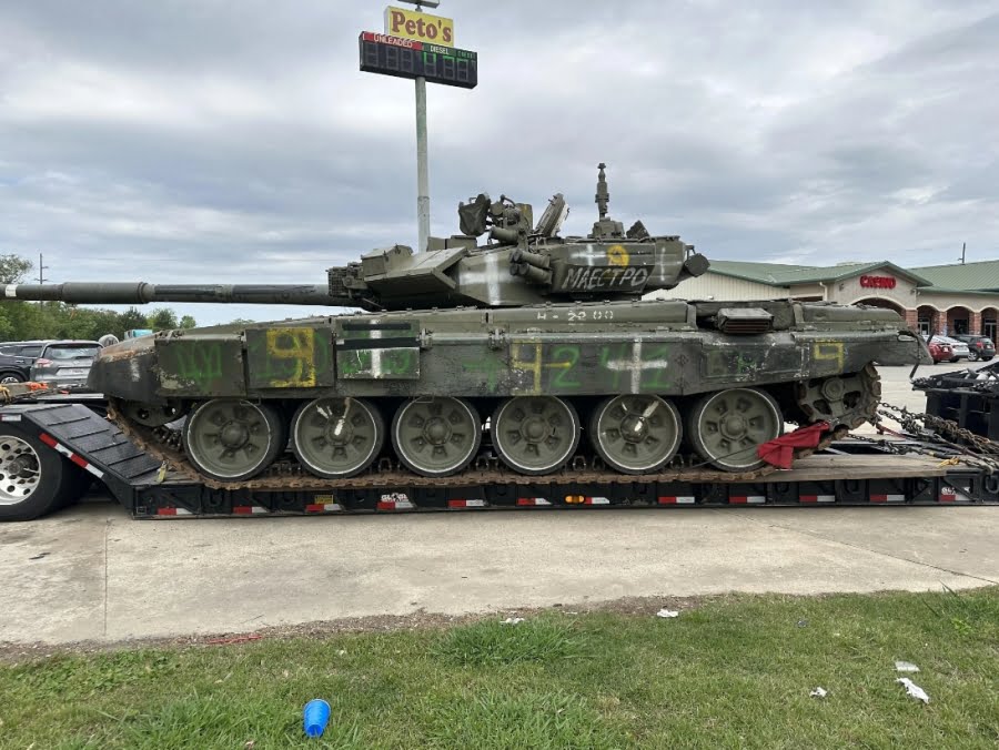 Πώς βρέθηκε “αιχμαλωτισμένο” ρωσικό άρμα Τ-90 από τν Ουκρανία στην… Λουιζιάνα των ΗΠΑ